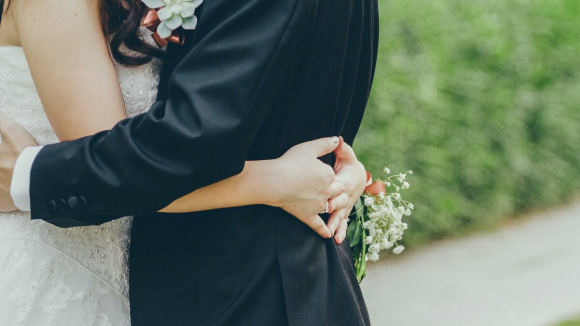 S-a căsătorit în mare secret! Influencerița implicată în scandalul momentului a spus „Da!” la starea civilă. Primele imagini de la eveniment
