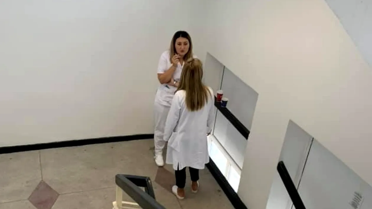 Cum au fost surprinse de pacienți două asistente din Craiova. Imaginea a devenit virală