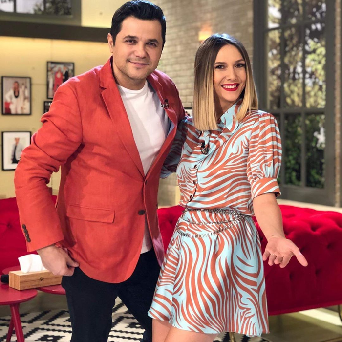Detaliul halucinant observat de telespectatori în momentul în care Adela Popescu s-a așezat pe canapeaua de la Vorbește Lumea, în direct la Pro TV