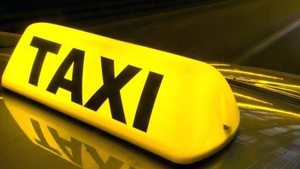 Ce a pățit o femeie din Iași într-un taxi: "Când i-am dat 100 de lei, taximetristul a început să mă înjure"