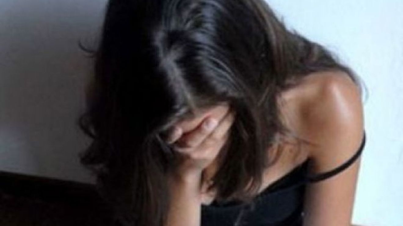 Şi-a tăiat fiica, apoi a dat foc la casă! ”Pe fondul unei stări de gelozie, şi-a stropit cu benzină...”