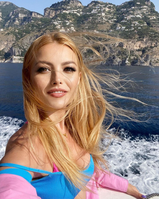 Elena Gheorghe, declaraţii neaşteptate. Cu ce probleme se confruntă familia artistei