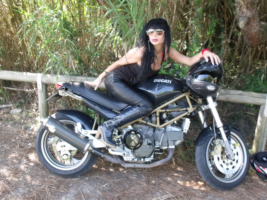 Ioana, pe Ducati în Italia