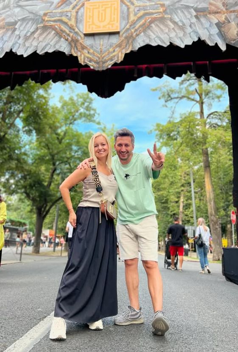 Povestea fabuloasă a căsătoriei lui Cosmin Stan în Las Vegas! Vedeta PRO TV a scos inelul la sigur! A dus-o în turn și a amețit-o-n mașinuțe!