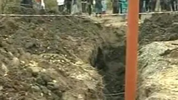 Un barbat a fost ingropat de un mal de pamant! Este in stare grava la spital!