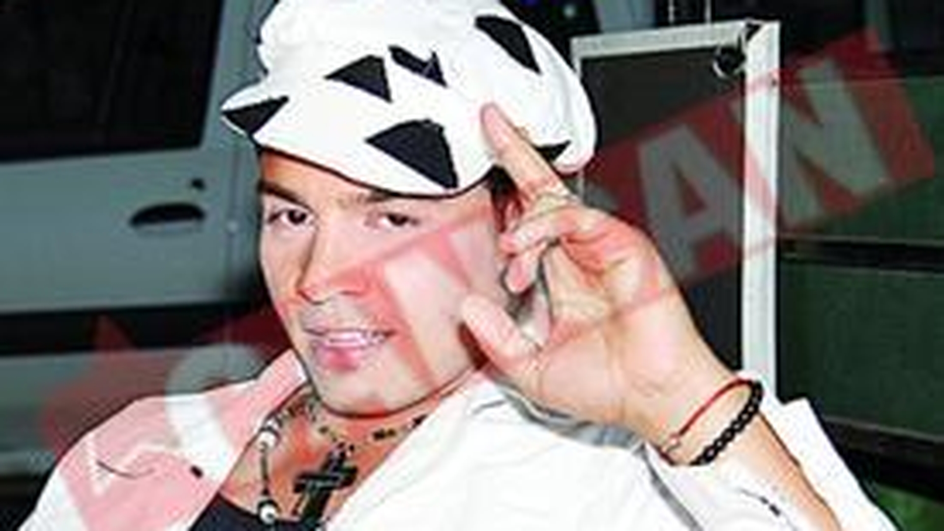 Moni l-a invitat acasa pe Jean de la Craiova
