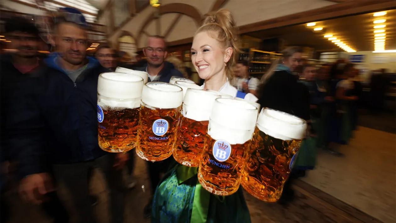 Nu este o eroare! Câți bani costă o halbă cu bere la Oktoberfest 2023
