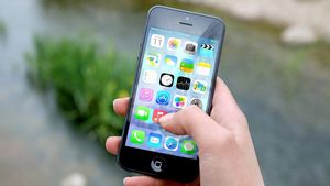 Cele 10 aplicaţii pe care trebuie să le ştergi imediat din telefonul tău! Îţi distrug bateria