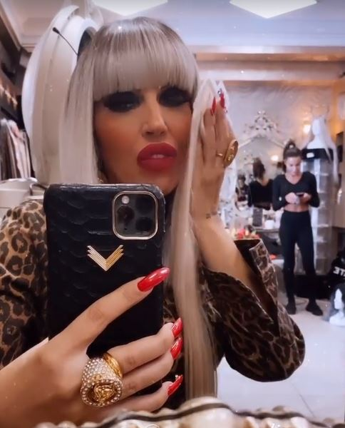 Raluca Bădulescu și-a pus extensii destul de lungi: “Un refresh la look! Peruci o să port în continuare”. Cât de schimbată este jurata de la Bravo, ai stil! | FOTO