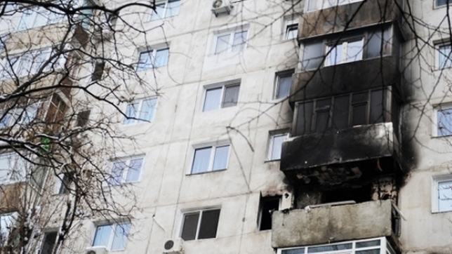 Un bărbat a ajuns la spital, în urma unei explozii care a avut loc într-un bloc din Bacău