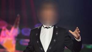 DRAMA prin care trece un cantaret roman: "NU sunt homosexual. E din cauza vocii mele" Cum si-a linistit fanele