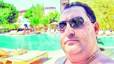 Desi este urmarit international, un lider interlop se lauda pe internet cu vacantele sale exotice. Celebrul mafiot Boenica sfideaza din piscina Politia Romana