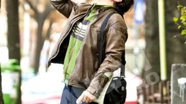 El in carje, ea pe fuga! Primele poze cu Dana Rogoz si iubitul sarutandu-se!