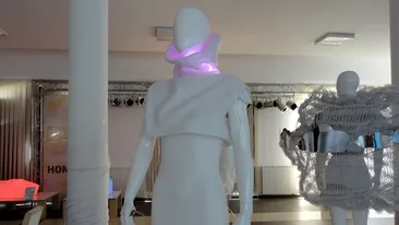 Moda evolueaza rapid! In Bucuresti gasesti puloverul care iti spune cat de relaxat esti si rochia care te imbata!