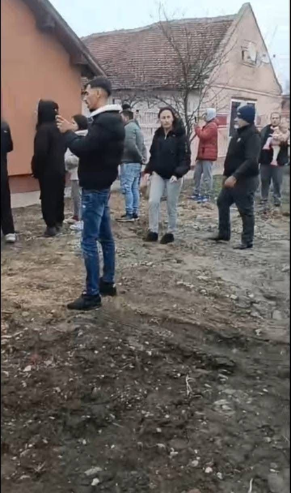 Revoltă în Sânmihaiu Român după ce criminalul lui Mario Berinde s-a mutat în localitate. Oamenii au protestat: “Copiii noștri sunt terorizați!”
