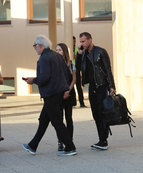 Exclusiv! Philipp Plein şi Flavio Briatore au fost aşteptaţi de o echipă de bodyguarzi şi mai multe maşini de lux