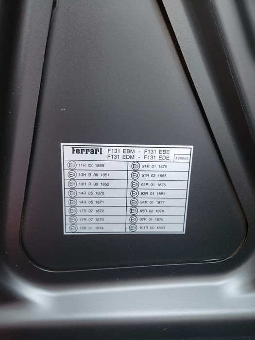 ANAF scoate la vânzare un Ferrari confiscat. Cât trebuie să plătești ca să participi