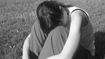 Povestea tristă a fetei care îi trimitea SMS-uri tatălui decedat, în fiecare zi. Ce s-a întâmplat după fix 4 ani