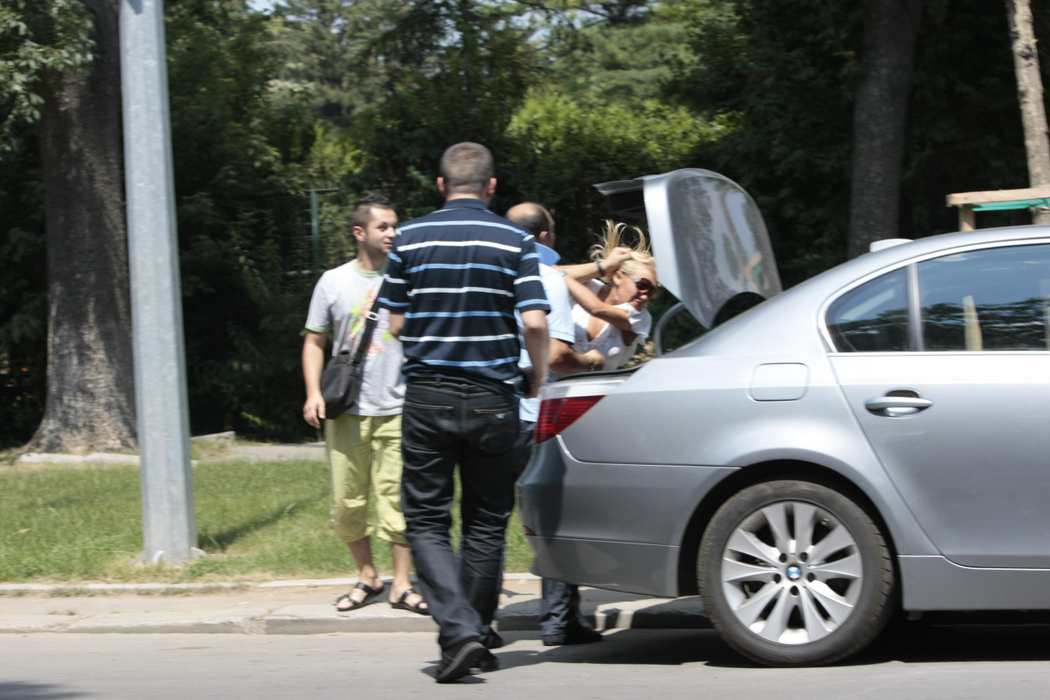 Daniela Crudu nu e singura! Încă o vedetă de la noi, ruptă cu bătaia de iubit
