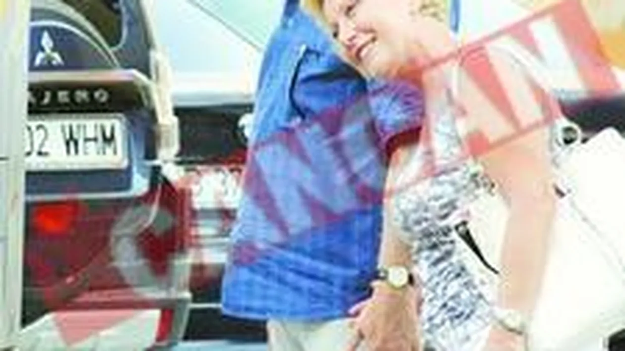 Eugen Nicolaescu, la ceai cu o blonda miliardara