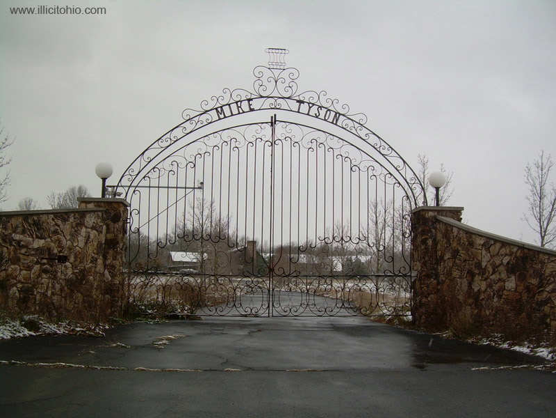 Aşa arată vila abandonată a lui MIKE TYSON, în care nu a locuit nimeni aproape 20 de ani. Imaginile sunt spectaculoase