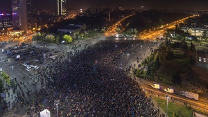 Romanii nu se lasa. A cincea seara de proteste la Universitate