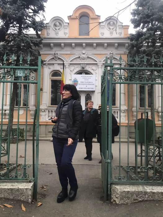 Doiniţa a fost ajutată în permanenţă de două prietene