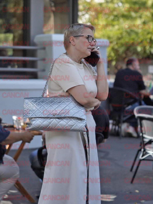Anca Truță discută la telefon după întâlnire cu Anghel Damian