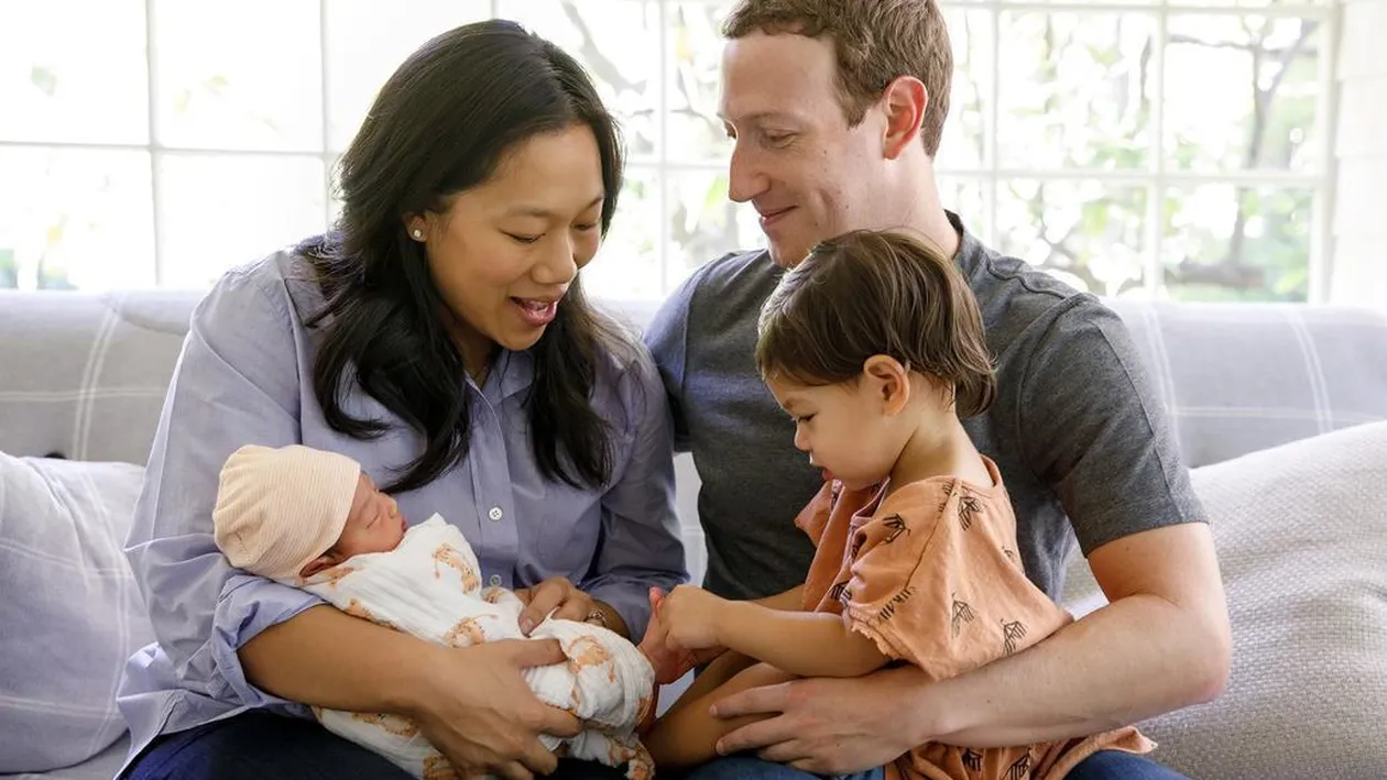 Ce mare s-a făcut fetiţa lui Mark Zuckerberg! Cum şi-a fotografiat fondatorul Facebook fiica în prima zi de şcoală