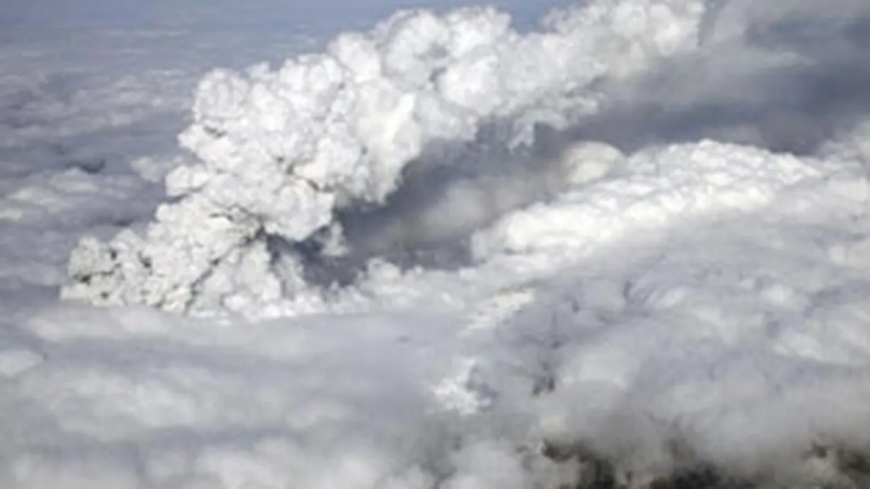 Spatiul aerian spaniol, inchis din cauza norului de cenusa vulcanica