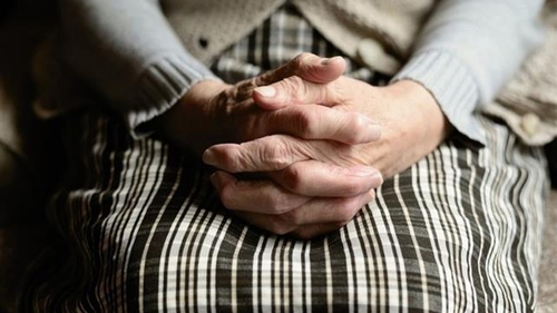Apelul sfâșietor la 112. O bătrână din Vaslui a cerut de mâncare! Ce au făcut polițiștii
