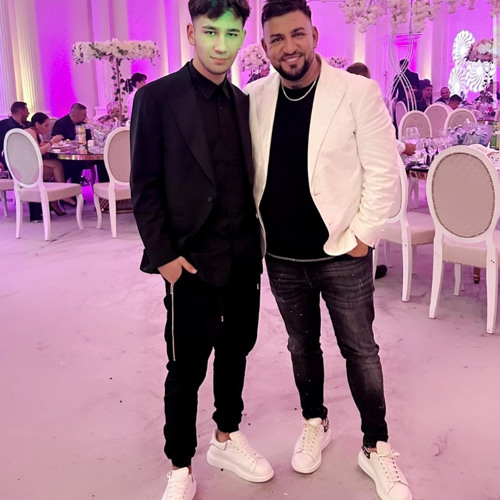 Costel Biju va deveni bunic! Artistul a dezvăluit sexul copilului lui Tony One chiar pe scenă