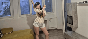 Apartamentul de 95.000 de euro într-un „bloc comunist” din Capitală i-a uimit pe străini. „Poate ar trebui să mă mut în România”