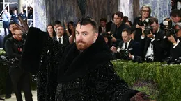 Sam Smith naște controverse din nou la Met Gala 2026. Ținuta artistului a ridicat din nou sprâncene în mediul online