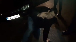 Caz incredibil în judeţul Suceava. Un şofer beat mort, ajuns cu maşina în şanţ, a căzut în faţa poliţiştilor