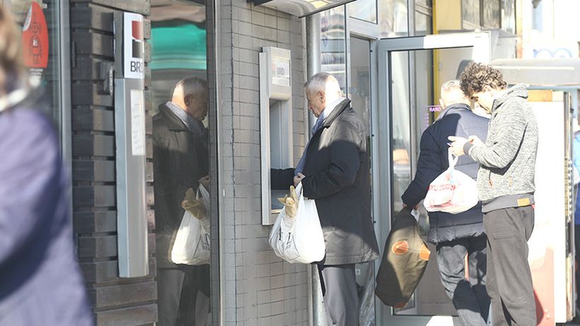 VIDEO EXCLUSIV. Doctorul nu ştia că e filmat şi… Ce gest a făcut fostul ”General” al Capitalei pentru un bătrânel în cârje