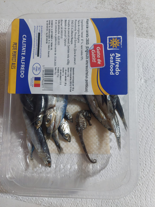 O femeie a găsit un căluț de mare într-o caserolă cu hamsii.