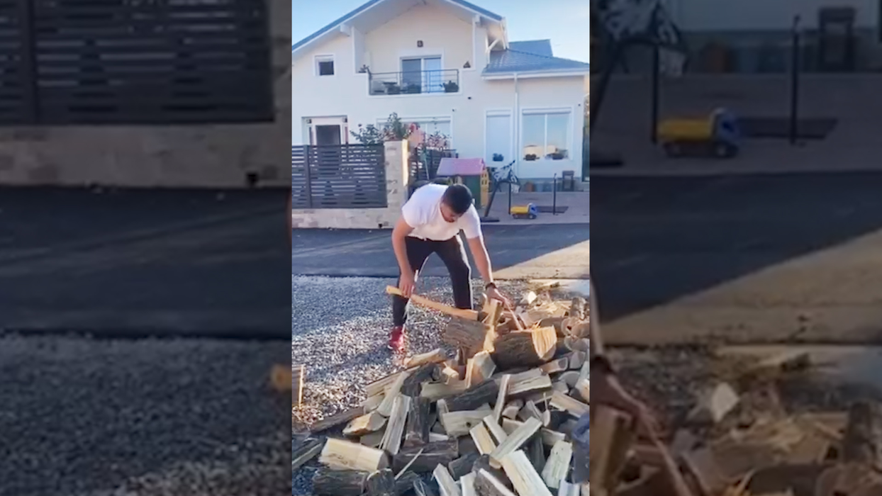 Adrian Alexandrov se pricepe de minune la spartul lemnelor