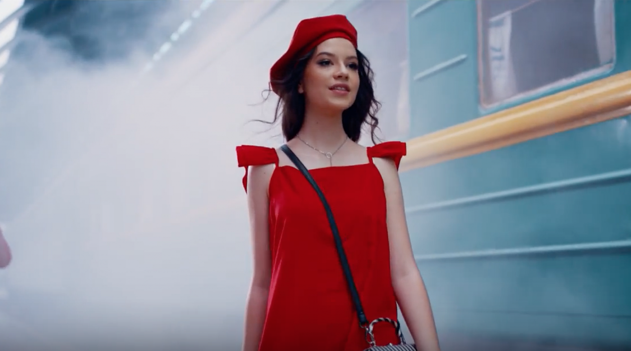 Cleopatra Stratan, apariție sexy la un eveniment monden din Capitală