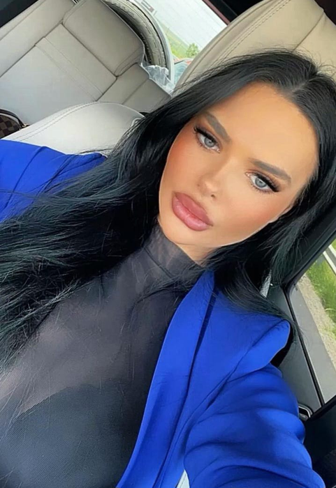 Amanta lui Călin Donca, o brunetă senzuală