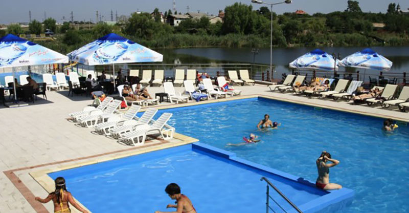 Piscina Mirage este situată în Snagov şi oferă condiţii de lux