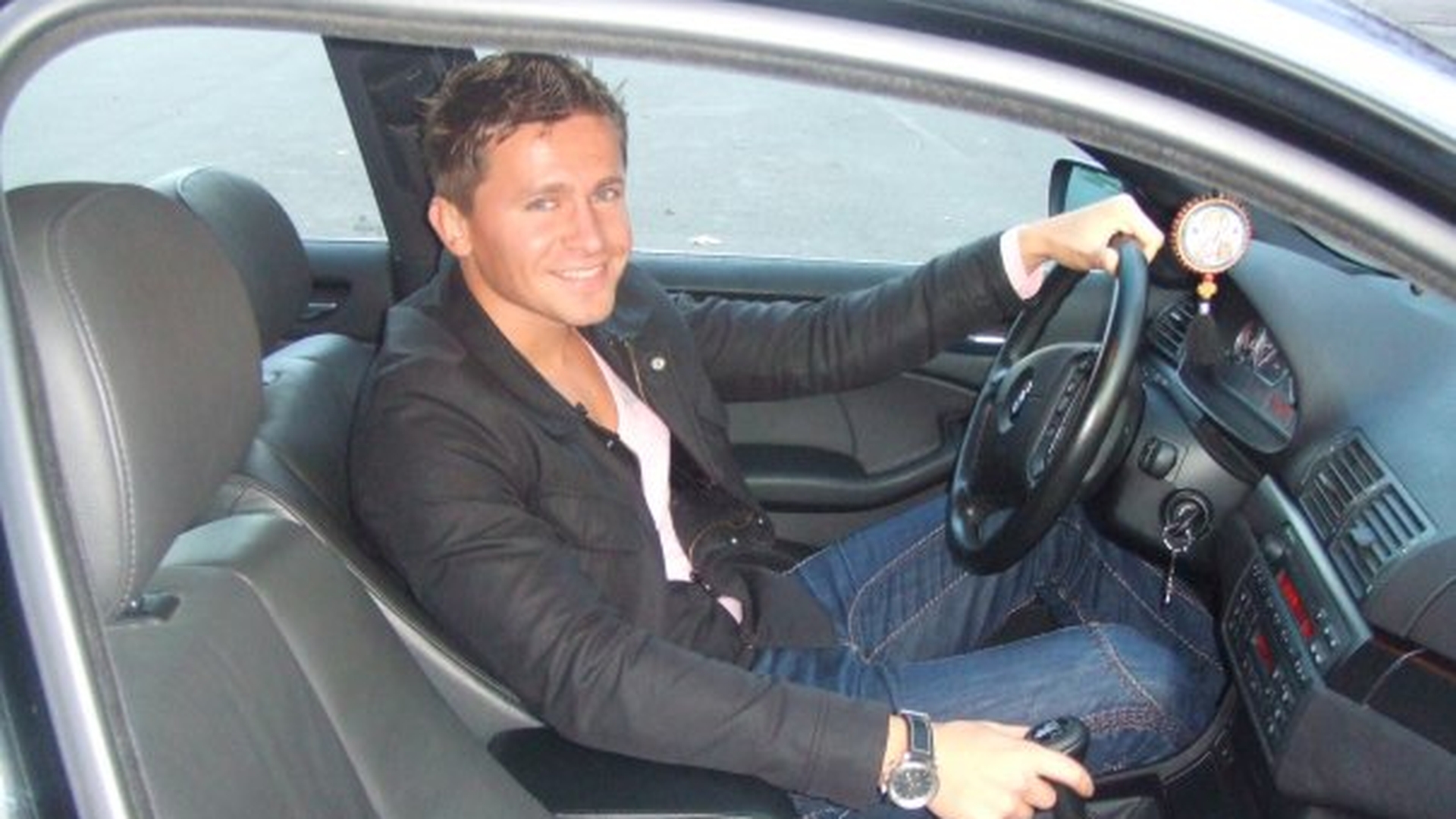 Tot Facebook-ul il cauta pe Ovidiu, fotbalistul bucurestean disparut misterios! A plecat sa-si cumpere tigari si dus a fost
