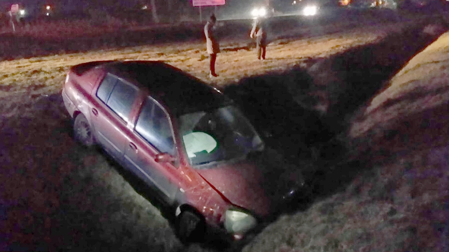 Un bărbat din Timiș, cascador fără voia sa! A călcat accelerația prea tare și a ajuns cu mașina într-un șanț