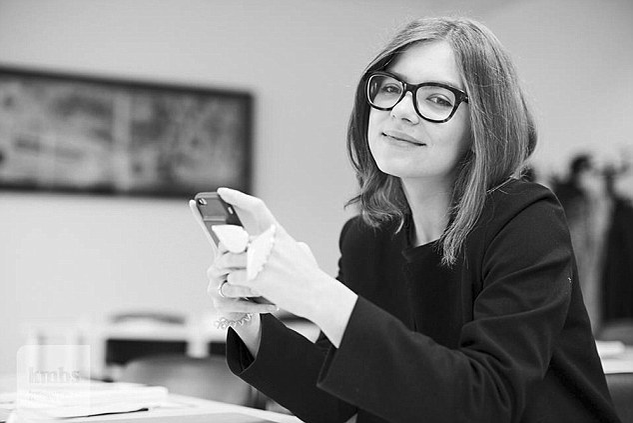 Acest fost fotomodel de 24 de ani a isterizat Internetul, după ce-a primit funcţia de ministru adjunct de Interne