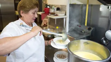 Ea este „mama ciorbei rădăuţene“! Cum arată femeia care a inventat cea mai cunoscută ciorbă. Reţeta originală e şi acum un secret bine păzit