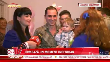 Surpriza de proportii pentru Dinu Maxer! O dansatoare aproape dezbracata a intretinut atmosfera in casa artistului