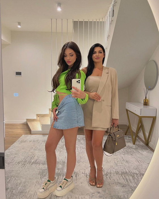 Andreea Bostănică trăieşte o viaţă de lux! Regina TikTok-ului a strâns o avere impresionantă: „Trei apartamente, un penthouse, nu mai zic de mașină”