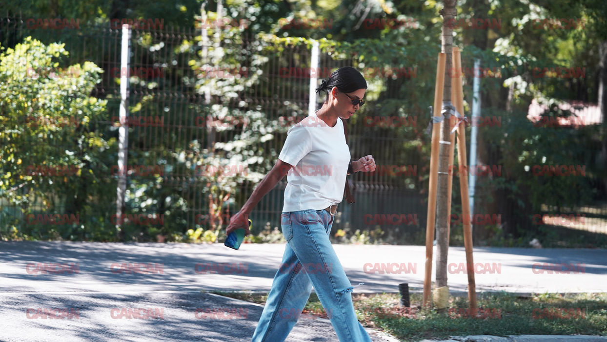 Andreea Popescu într-o ținută casual