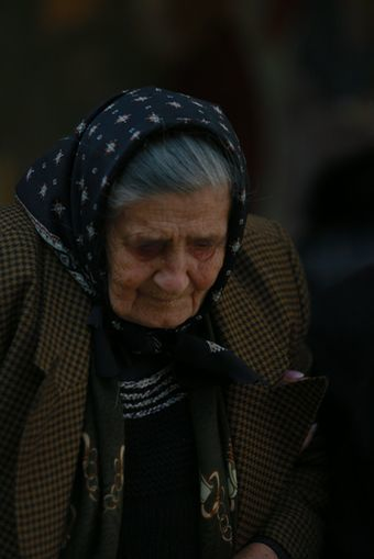 Mama Ilenei Ciuculete este copleşită de durere.