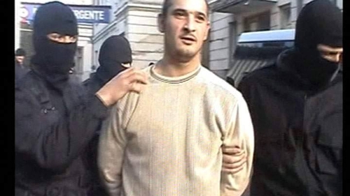 E unul dintre cei mai cunoscuți infractori din țară. Temutul „Passaris de România” a fost săltat de Brigada Specială a Poliției după un tun dat cu finul unui politician celebru